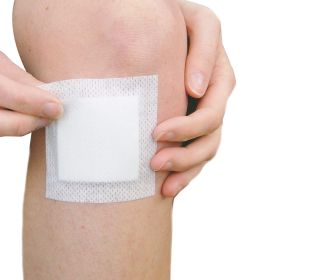 Island Dressing. Case of 100 Adhesive Dressings 2" x 2" for Wound Protection. Sterile dressings with Non-Adherent Island pad. Single use & Latex-